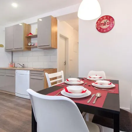 Olivette Apartment