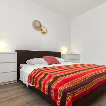 Olivette Apartment
