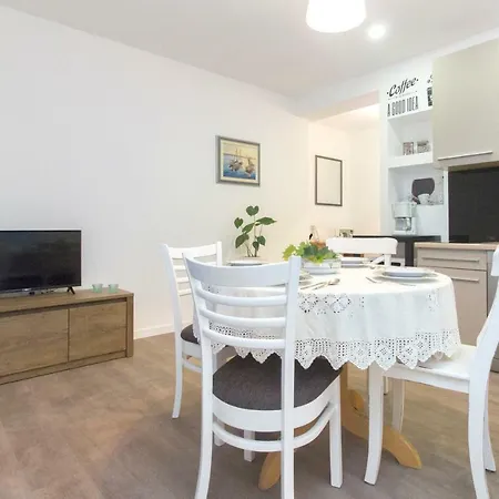 Olivette Apartment